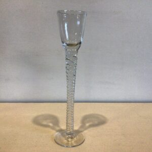 Holmegaard højt snapseglas med snoet stilk