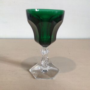 Lalaing mørkegrønt hvidvinsglas i krystal med brede facet slibninger