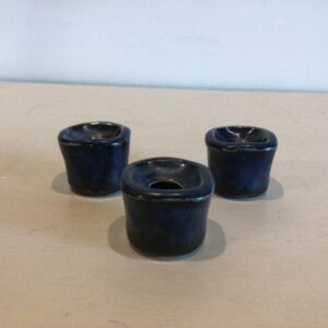 Saxbo lysestage i blåglaseret glasur - designet af Edith Sonne