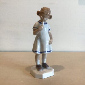 B&G Pige med is #2470 - 1. sortering - højde 18.5 cm.
