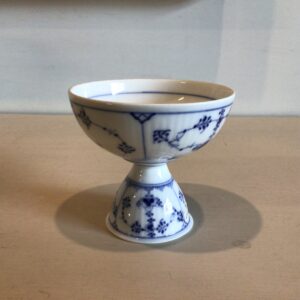 Royal Copenhagen, musselmalet riflet dobbelt æggebæger i porcelæn #30l