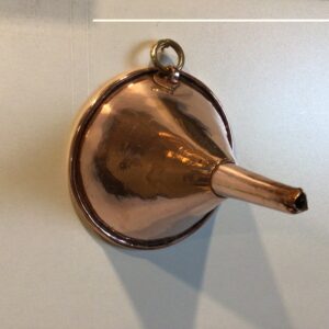 Antik kobbertragt i messing - slagloddet - diameter 12.5, højde 14.5 cm.