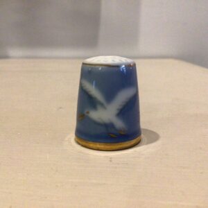 B&G Måge fingerbøl i porcelæn med guldkant