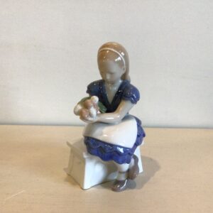 B&G Lille Ida`s blomster #2298 figur i porcelæn - højde 14.5 cm.