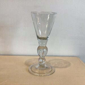 Vinglas, antagelig Norsk, 1700 tallet - Højde 19.5 cm.