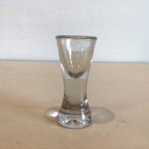 Conradsminde snapseglas/frimureglas timeglasforn drevet i et stykke med planslebet fod - højde 9 cm. - ca. år 1840