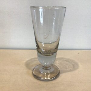 Gammelt porterglas med gravering 0.2 L - højde16.5 cm.