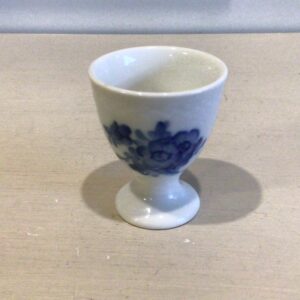 Royal Copenhagen Blå Blomst riflet æggebæger nr. 8179 - højde 6 cm. - 1. sortering