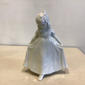 Royal Copenhagen figur af dansepige i hvid glaseret porcelæn #135 - højde 21.5 cm.