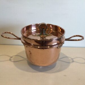 Antik Postej form i kobber med låg og 2 håndtag - prydet med stjerne i bunden -stemplet 1795 Christian Petersen, København - højde 22.5 cm diameter 22 cm.