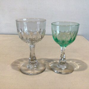 Holmegaard Derby rødvinsglas og grønt hvidvinsglas