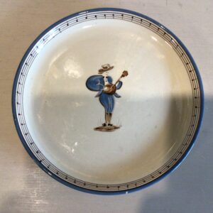 Bellman rundt fad fra Knabstrup - diameter 23.5 cm. - fin stand