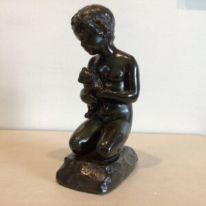 Just Andersen og E. Borch dreng med bamse #D2320 figur i diskometal - højde 23.5 cm.