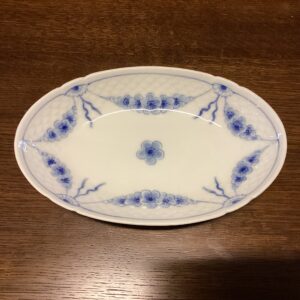 B&G Empire oval asiet i porcelæn - længde 23 cm. bredde 14.5 cm.