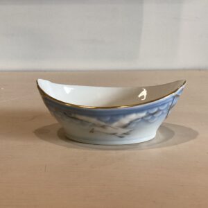 B&G Måge Saltkar nr. 55 med guld - længde 9 cm. højde 3.5 cm.