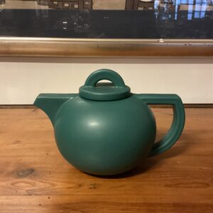Grøn tekande stemplet ASA - højde med låg 17 cm. længde 13.5 cm.
