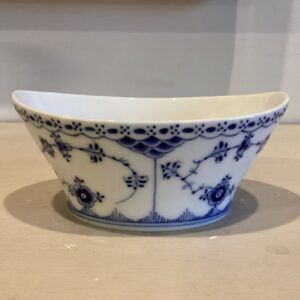 Royal Copenhagen musselmalet halvblonde skylleskål #732 i porcelæn fra år 1939