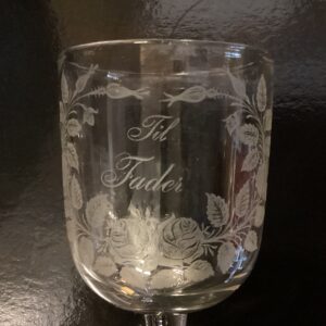 "Til Fader" erindringsglas fra Kastrup Glasværk år 1910 - højde 16 cm.