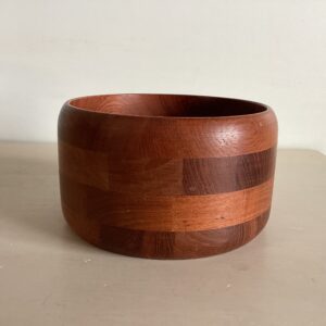 Salatskål i teaktræ - Kejne Design - Diameter 15.5 cm. højde 9.5 cm.