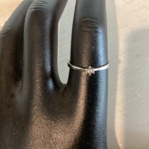 14 kt hvidgulds ring med 1 brillant - stemplet SMK 55 - størrelse 55.5