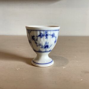 Royal Copenhagen Musselmalet riflet æggebæger #115 - højde 6 cm. 2. sortering