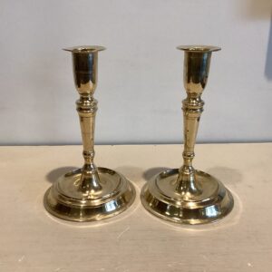 Par Empire lysestager i messing - stemplet - ca. år 1810-20 - højde 18 cm. diameter 11.3 cm.