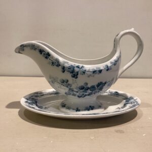 Saucekande Brombær fra Villeroy & Borch med høj hank og underfad