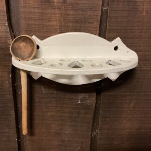 Gammel Skeholder i hvidmalet træ - længde 30.5 cm. Bredde 13.5 cm.