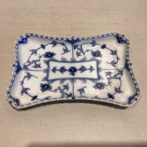 Musselmalet Helblonde fad nr. 1/1195 i porcelæn - 24.5 x 17 cm.