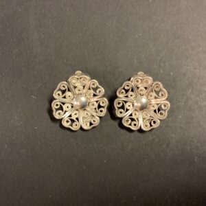 Øreclips Filigran i sølv formet som en blomst - diameter 1.8 cm. - fin stand