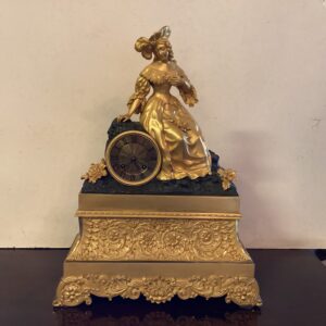 Fransk konsolur delvis forgyldt bronze med siddende kvindefigur - højde 46 cm. bredde 35 cm. ca. år 1930-40