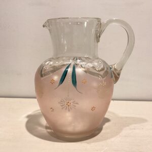 Holmegaard rosa glaskande med emalje malede blomster og blade - højde 18.8 cm.