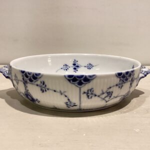 Royal Copenhagen Musselmalet halvblonde rund skål nr. 658 - diameter uden hanke 17.5 cm. højde 5 cm.