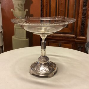 Pragt opsats i sølv og krystal med få elegante slibninger - stemplet tre tårne år 1908 - højde 38.5 cm. diameter 40.5 cm. diameter fod 22 cm.