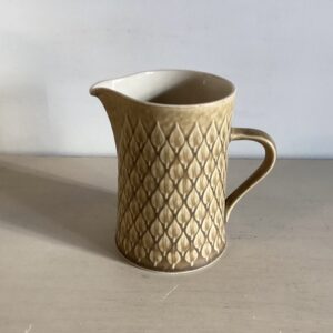 Relief stentøj kande. Design Jens Harald Quistgaard - højde 21.3 cm.