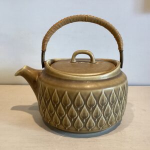 Relief tekande #654 i gult stentøj - Quistgaard design fra B&G - længde 21.3 cm.