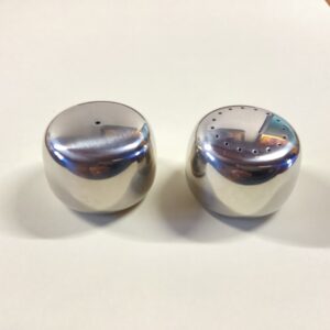 Georg Jensen Salt og Peberbøsse #1135 i sterling sølv - designet af Henning Koppel - 25 x 3.5 cm.